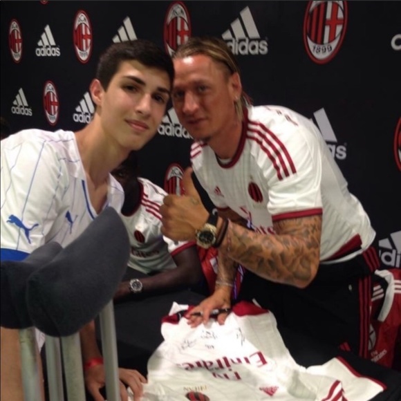 A.C. Milan Autographed Jersey - Picture 4 of 6